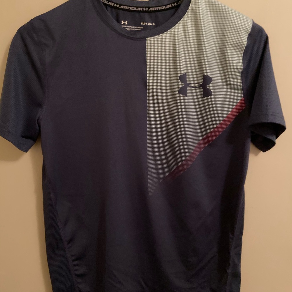 Boys Under Armour loose fit heatgear shirt